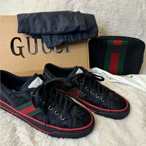 Authentic Gucci Sneakers w/Belt Bag